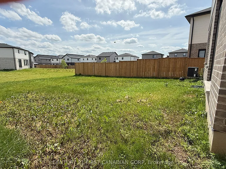 201 Roy McDonald Dr #UPPER — Photo 21