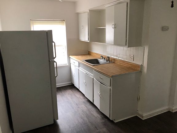3rd image of 638 Redwood Ave APT 1
