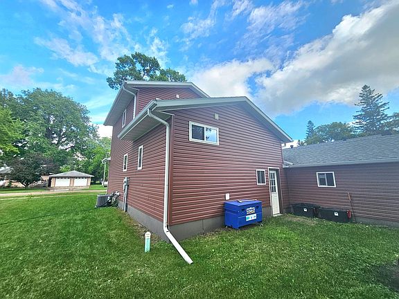 4th image of 107 Melgaard St