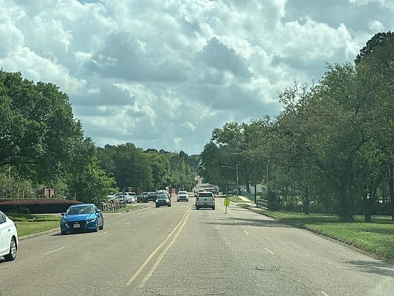 4th image of 33 McLain Ct