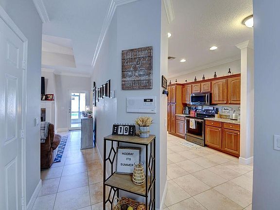 4th image of 2561 SE Tiger Ave