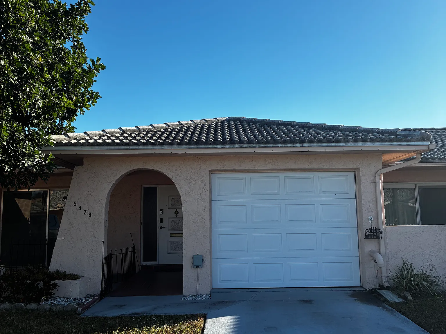 2 bed, 1100 sqft, $1,750 — Photo 2