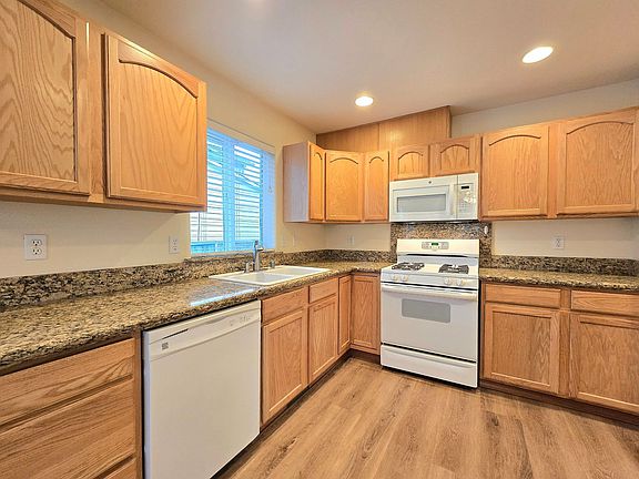 3rd image of 6115 81st Pl NE