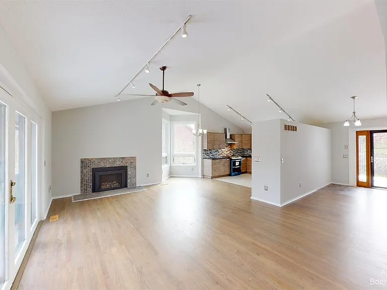 1280 Sunset Rd — Photo 16
