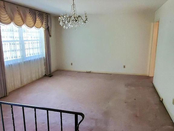 2nd image of 1621 Miriam Ln