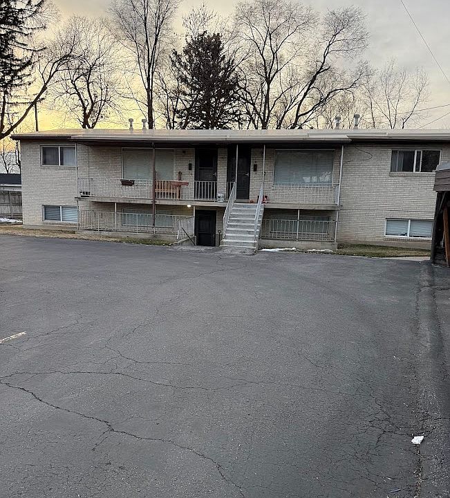 1st image of 525 Brookside Pl