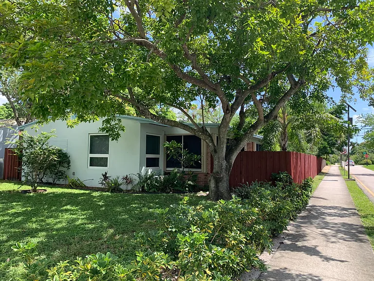 1500 NW 5th Ave #W — Photo 2