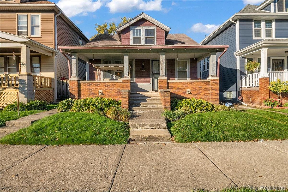 2985 Fischer St, Detroit, MI 48214