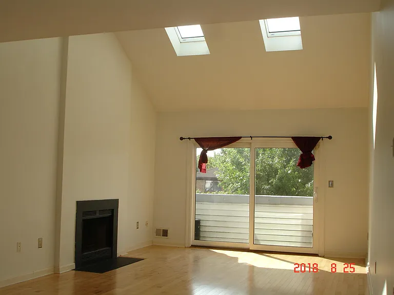 1706 Amanda Ct — Photo 4