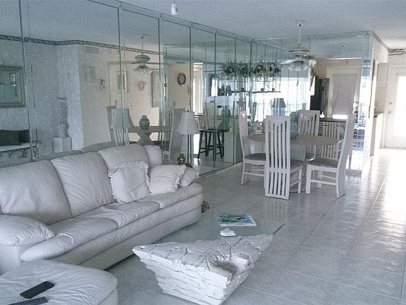 4th image of 460 Paradise Isle Boulevard #301