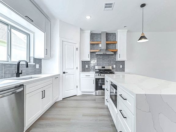 4th image of 5636 Dolores St #5636