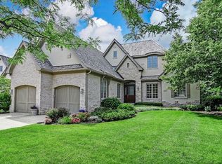 20 Forest Gate Cir, Oak Brook, IL 60523