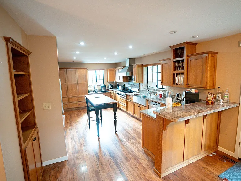 1550 Chabot Ct — Photo 17