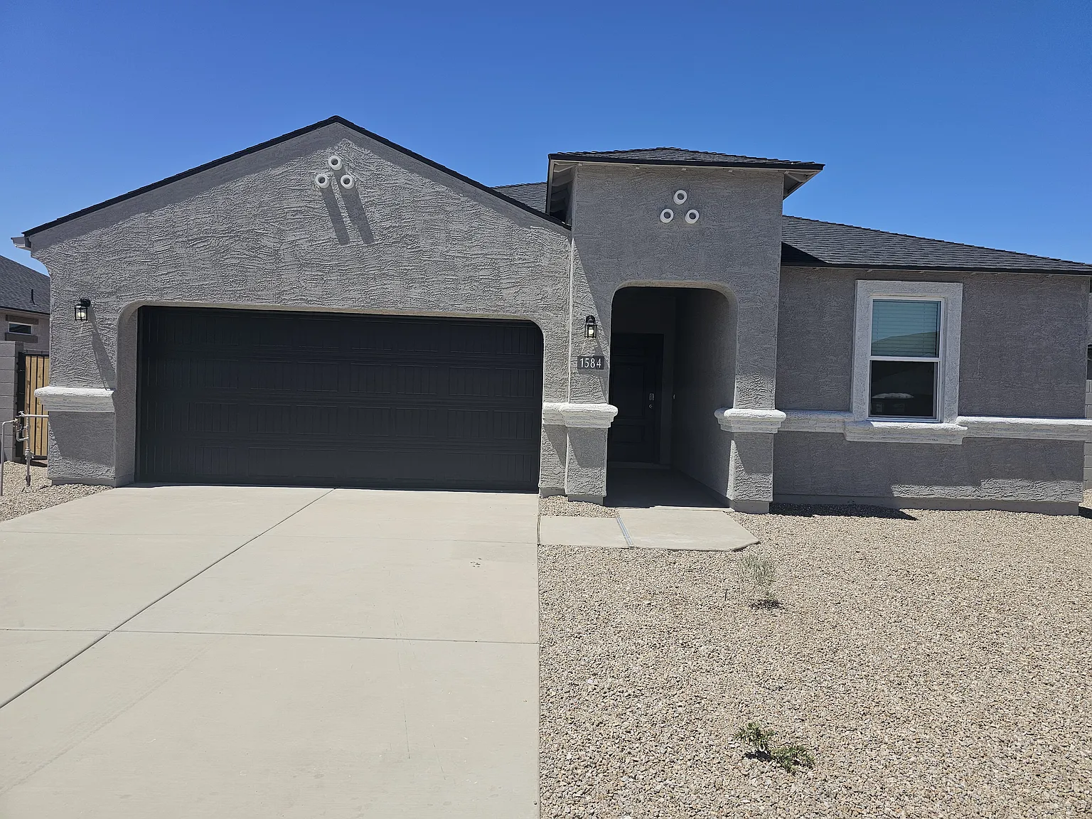 4 bed, 2051 sqft, $1,900 — Photo 1