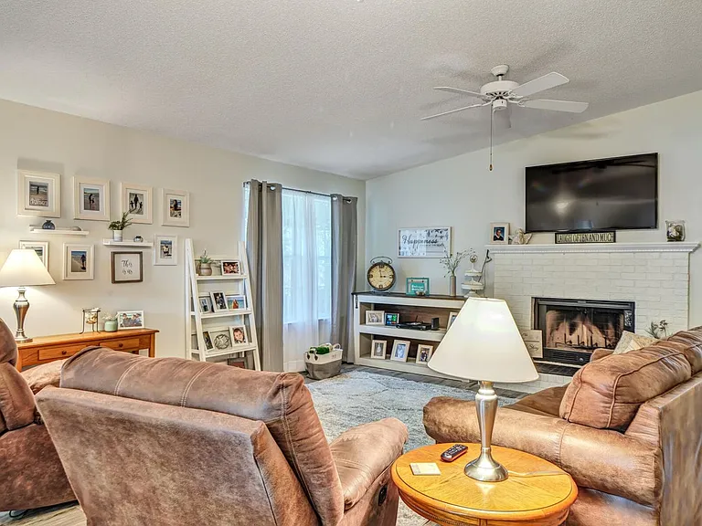 1696 Valparaiso Blvd — Photo 3