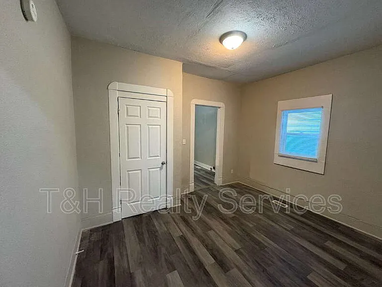 2116 Woodlawn Ave — Photo 6