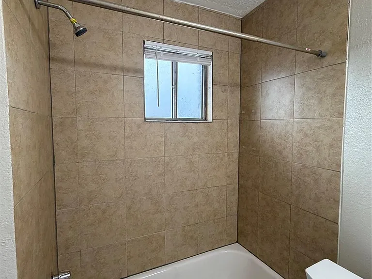 4811 Oakland St #6 — Photo 11
