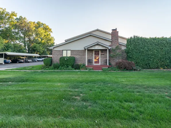 27870 Reo Rd APT A, Grosse Ile, MI 48138