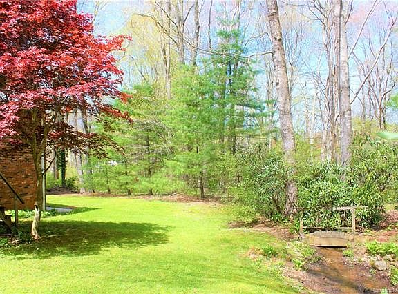 2nd image of 139 Marretta Ln
