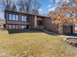 131 Carriage Ln, Burnsville, MN 55306