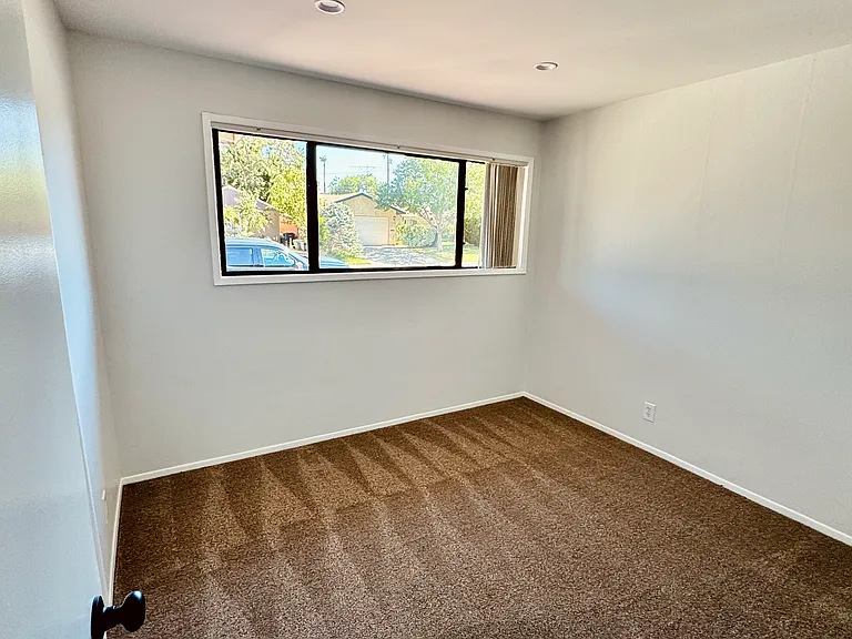 647 W Avenue J8 — Photo 12