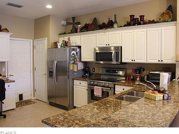 4th image of 1132 Oxford Ln #37
