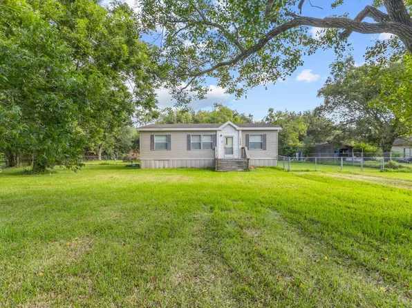 17858 French Village Rd, Winnie, TX 77665