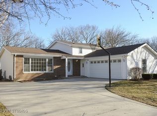 1050 Tamarack Ln, Libertyville, IL 60048