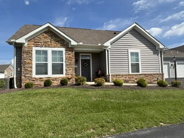 125 Village Ln #4B, Finleyville, PA 15332