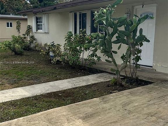 4th image of 312 NW 187th St
