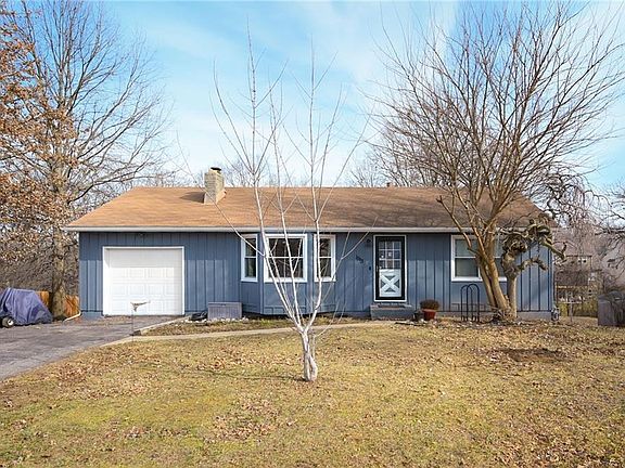 2nd image of 1513 Lake Rd