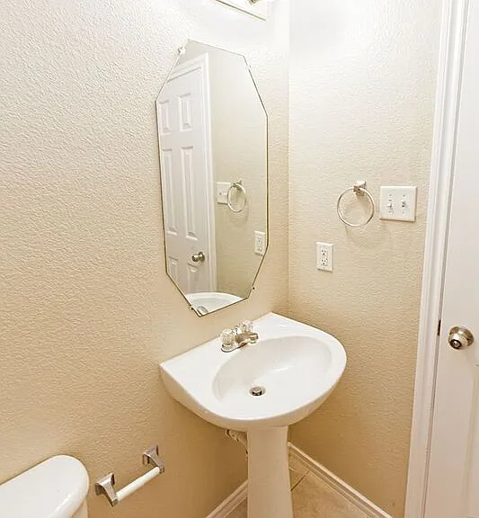 4009 Hidden Meadow Ct — Photo 17