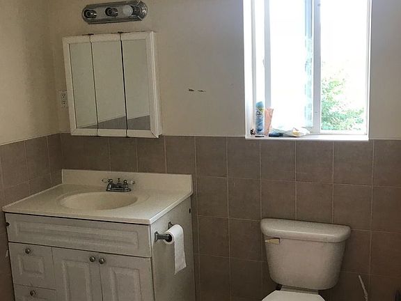 5th image of 9928 63rd Ave #2