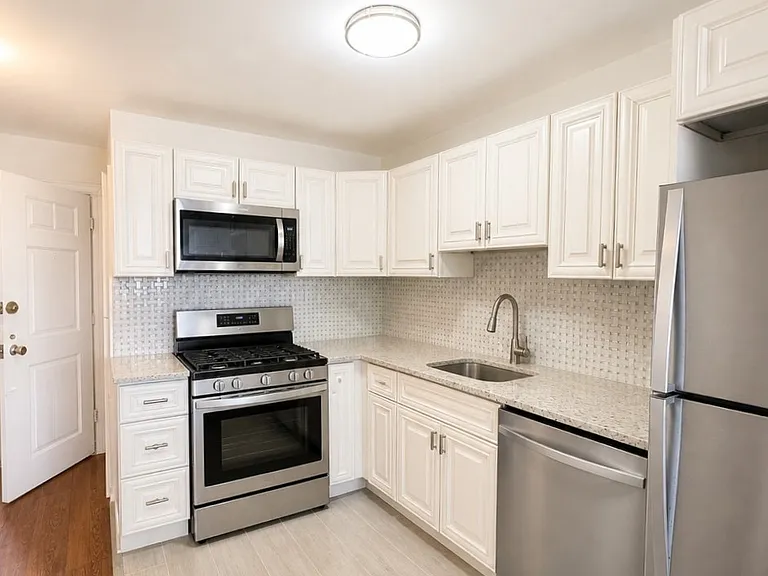 270 Marin Blvd #19R — Photo 6