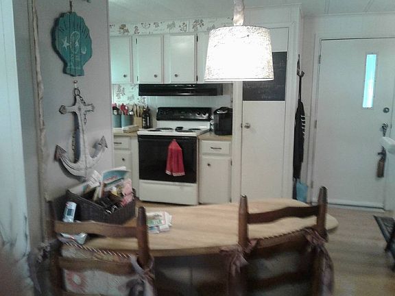 3rd image of 1505A Peachtree Ln