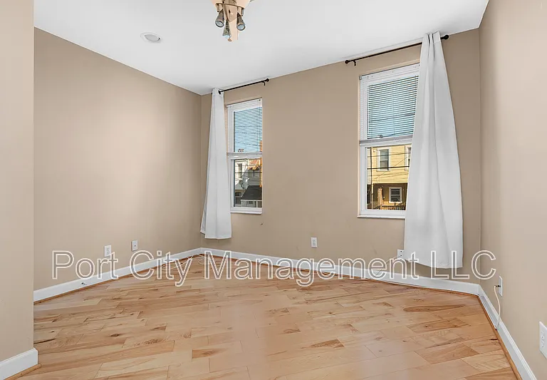341 S Macon St — Photo 13