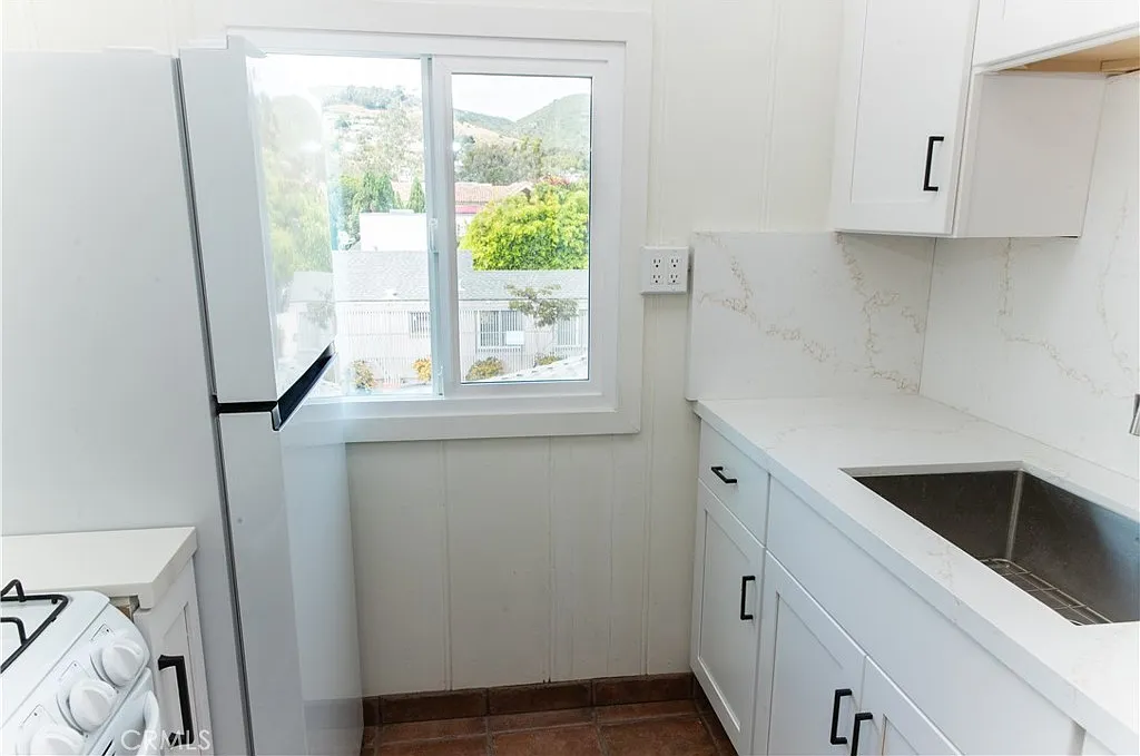 Studio, 334 sqft, $2,500 — Photo 4