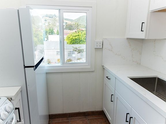 4th image of 357 Mermaid St #B