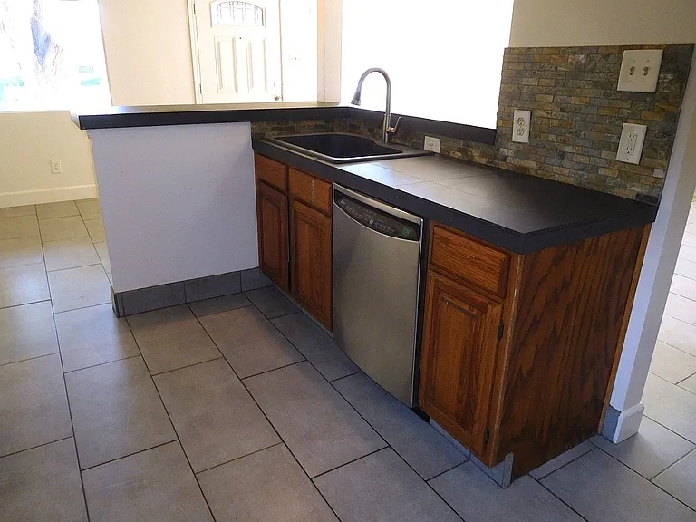 1150 Ralston St — Photo 5
