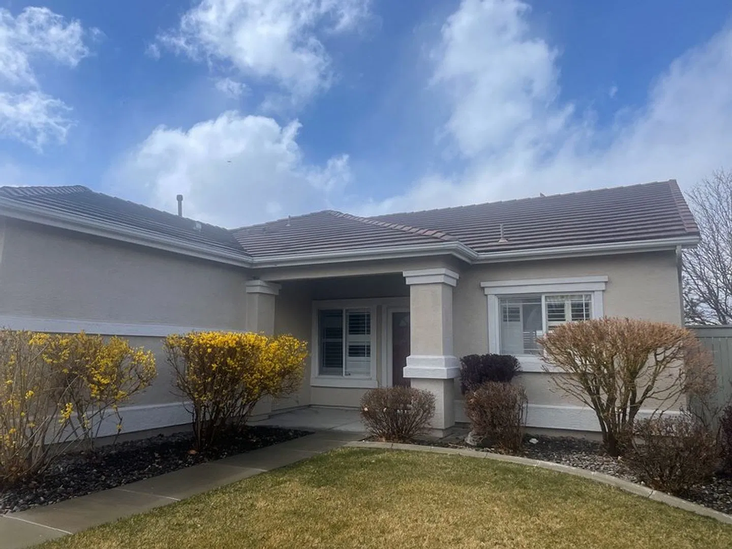Three Bedroom South Meadows Home with Mountain Views — Photo 2