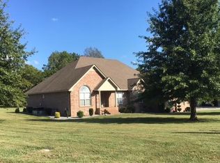 1015 Washington Dr, Cottontown, TN 37048