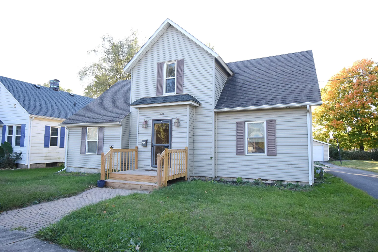 724 N Elza St photo 1