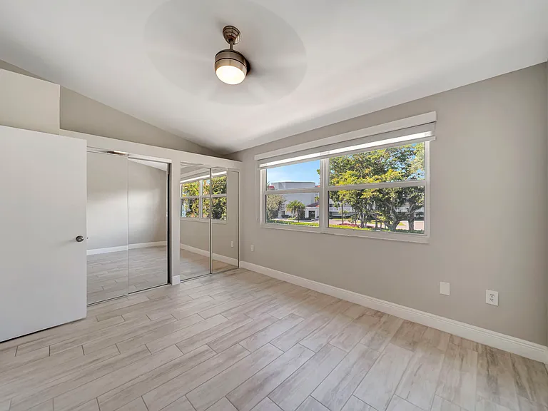 1012 E Jeffery St — Photo 34