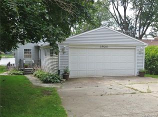 5923 Mabley Hill Rd, Fenton, MI 48430