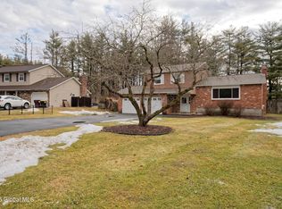 26 Fairway Ln, Schenectady, NY 12304