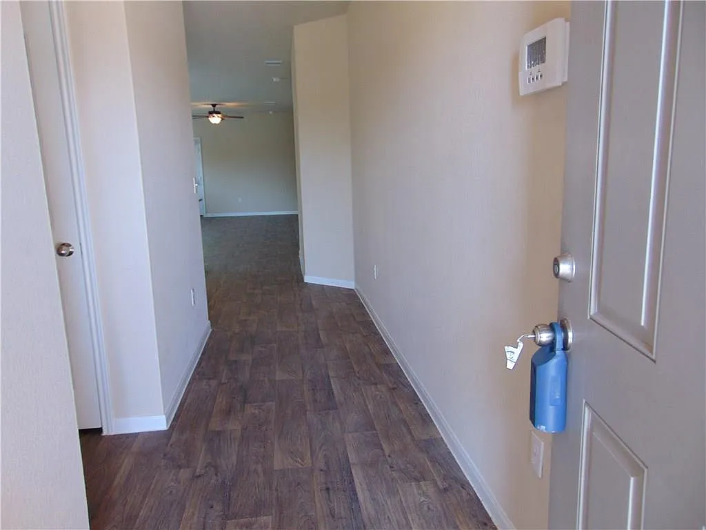 4 bed, 2.0 bath, 1774 sqft, $2,095 — Photo 2
