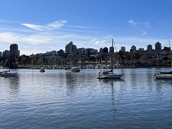 4th image of 455 Beach Cres #1207