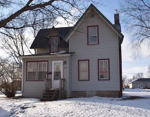 605 Chandler Ave N Photo 1