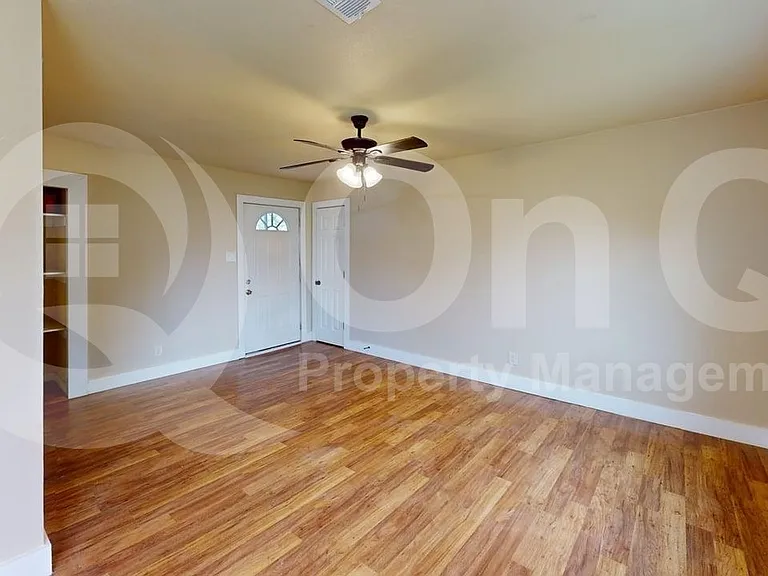 2640 Berryhill Dr — Photo 6