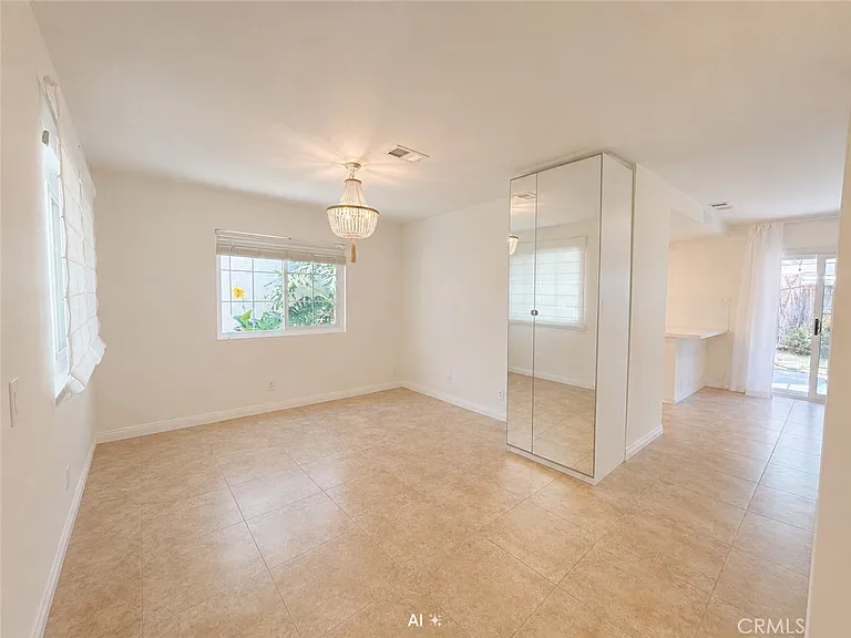 15 Southampton — Photo 4